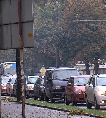 Рух транспорту центром Рівного паралізований: сталася ДТП