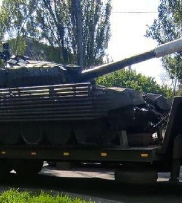 В окупованому Маріуполі знову фіксують переміщення танків та систем ППО ворога, - Андрющенко. ФОТО