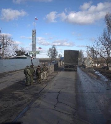Окупанти другу добу стягують у Маріуполь важку техніку — Андрющенко