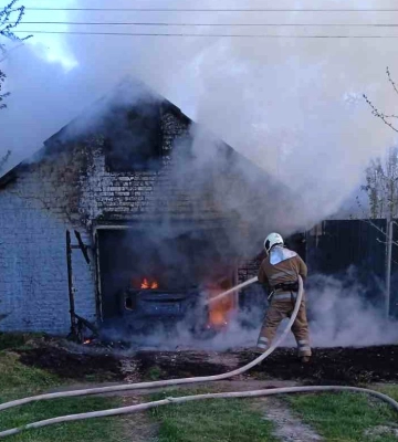 У Полтавському районі рятувальники ліквідували пожежу в гаражі