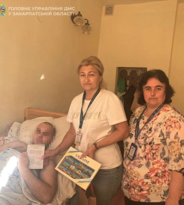 У ДМС оперативно оформили документи для виїзду за кордон на лікування пораненому поліцейському