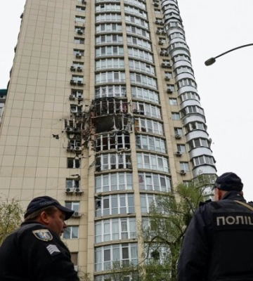 «Мебель разорвало в клочья». Жители дома, который больше всего пострадал во время ночного удара по Киеву, рассказали детали&amp;hellip;