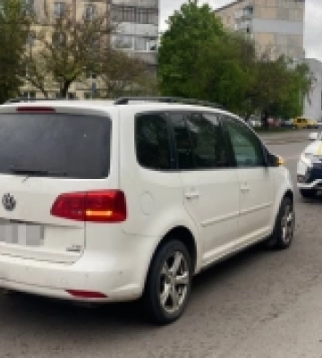 У Рівному на &quot;зебрі&quot; водійка &quot;Volkswagen&quot; збила пішохода: чоловік у лікарні