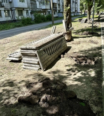 Щоб діти не вибігли на дорогу. У Дніпрі у Сквері Янгеля встановлять паркан вздовж проїжджої частини