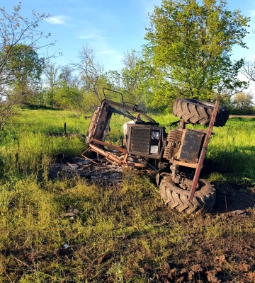 На Херсонщині трактор підірвався на міні (ФОТО)
