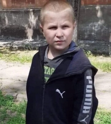 9-річний Мишко з Маріуполя ледве вибрався живим і довів українців до сліз: "Хочу, щоб моя мама воскресла"