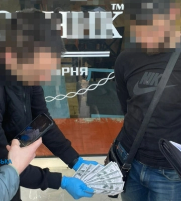 У Дніпрі затримали молодика, який незаконно переправляв чоловіків за кордон 