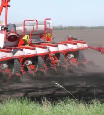 Після тривалих весняних дощів аграрії Кіровоградщини продовжили посівну (відео)