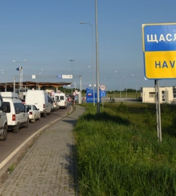 У пунктах пропуску з Польщею, Словаччиною, Угорщиною, Румунією та Молдовою запрацювала система «єЧерга»