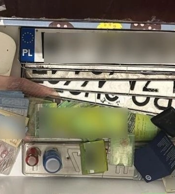 Двох полтавців підозрюють у підробці та продажі номерних знаків, водійських посвідчень, свідоцтв про реєстрацію ТЗ