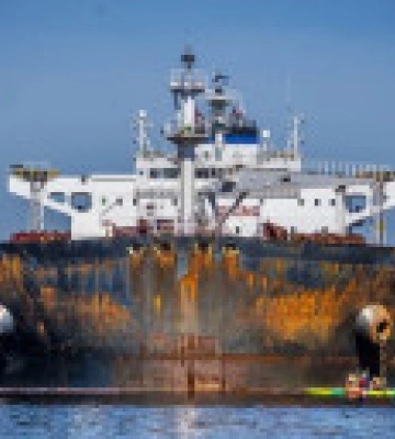 ЕС ужесточит санкции против перевозки российской нефти морем - Bloomberg