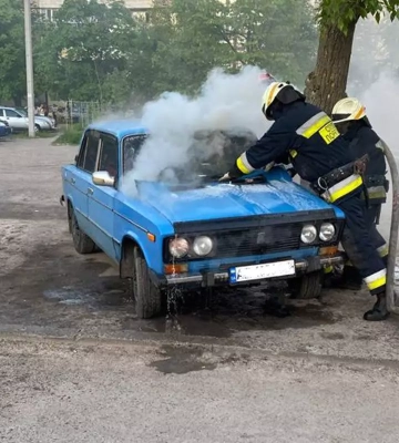У Дніпрі горів легковик