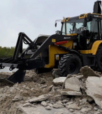 У Києві комунальники розпочали демонтаж незаконних споруд на муніципальному пляжі “Молодіжний” 