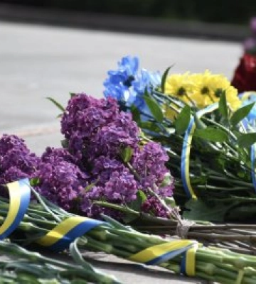 Як відзначили День пам’яті та примирення в Одесі, Дніпрі та Миколаєві — деталі (ВІДЕО)