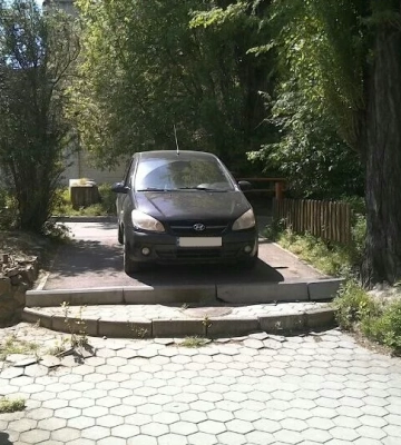 Топ-5 автохамів тижня: у Дніпрі виписали більше 5000 штрафів за неправильне паркування