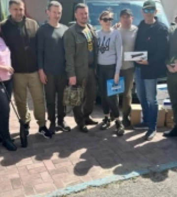 На Херсонщині військовим передали позашляховики, машина «швидкої», генератори та інше