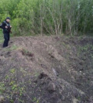 Ракетный обстрел: в Киевской области полицейские обнаружили большую воронку