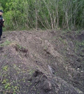 Під Києвом виявили 8-метрову вирву від ракети РФ