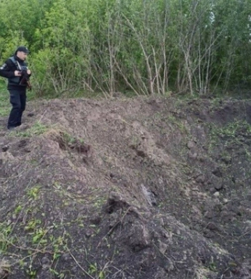 Під Києвом виявили 8-метрову вирву від ракети РФ