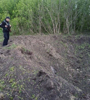 Диаметр – 8 метров: в Киевской области обнаружили огромную воронку от российской ракеты