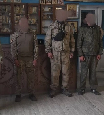 Не хлебом единым, но свечками и молитвословами - рашисты показали, чем снаряжают своих вояк в Мелитополе 