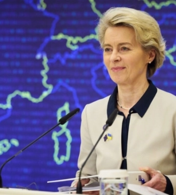Президент Еврокомиссии прибыла в Киев на фоне ракетного удара России и празднования Дня Европы в Украине