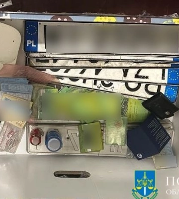 Підробка номерних знаків та офіційних документів: підозрюють двох полтавців