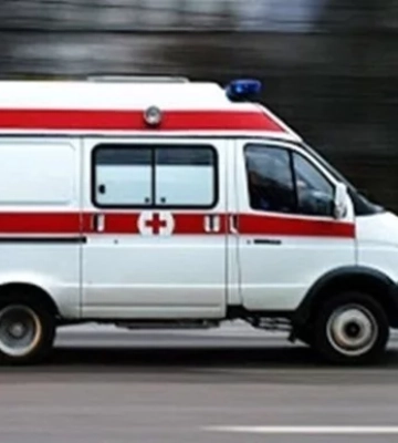 У Дніпрі медики швидкої допомоги врятували жінку від смерті