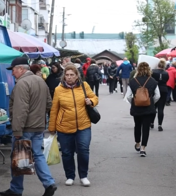 Місцева влада «взялася» за стихійних торговців на центральному ринку