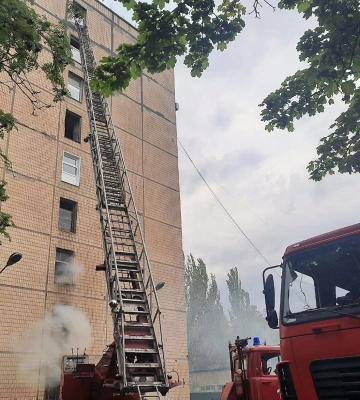 Вогнеборці Дніпропетровщини врятували 17 людей, серед них 7 дітей, під час пожежі у багатоквартирному будинку