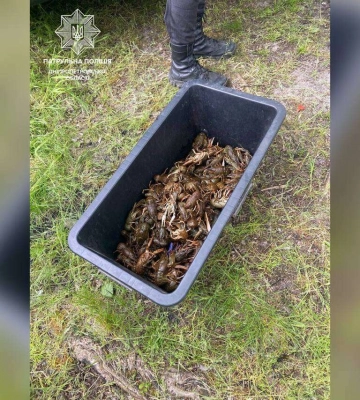 В Днепропетровской области мужчина наловил раков больше чем на 400 тысяч