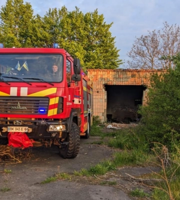 У Рівненському районі рятувальники ліквідували пожежу в неексплуатуючій будівлі
