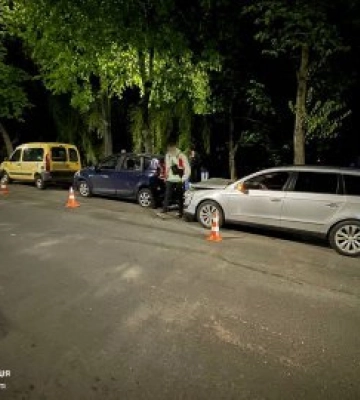 У Луцьку на Глушець водій авто пошкодив три припарковані автомобілі