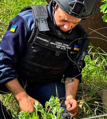 Піротехнічні підрозділи ДСНС продовжують розмінування деокупованих територій України