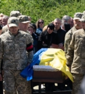 В Ужгороді попрощалися із загиблим захисником Артуром Анікієнком