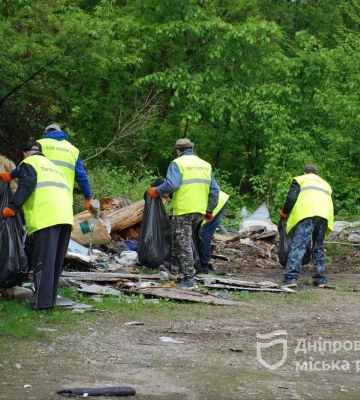 У Дніпрі прибрали ще два стихійні сміттєзвалища
