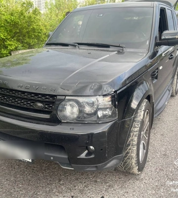 У Львові вручили повістки водію та пасажирам Range Rover, які голосно слухали російську музику та хамили перехожим