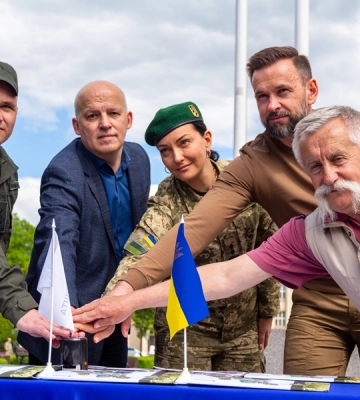 Закарпатські нацгвардійці взяли участь у погашенні марки Укрпошти «Гвардія наступу» в центрі Ужгорода