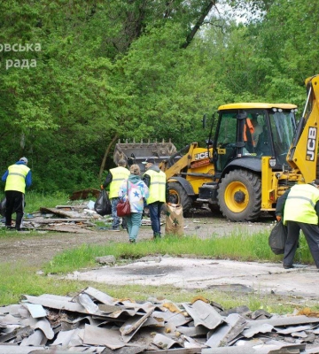 У Дніпрі прибрали два стихійні сміттєзвалища