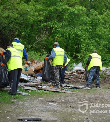 У Дніпрі прибрали два стихійні сміттєзвалища