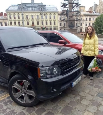 Во Львове проучили юношей, громко слушавших песню Лепса в Range Rover