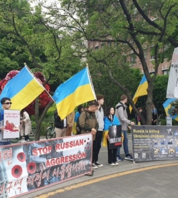 Українці провели акцію протесту біля російського посольства в Сеулі