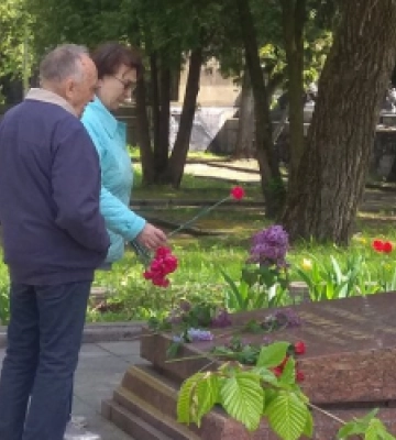 9 травня у Львові: нащадки «асвабадітєлєй» та похорони новітніх Героїв