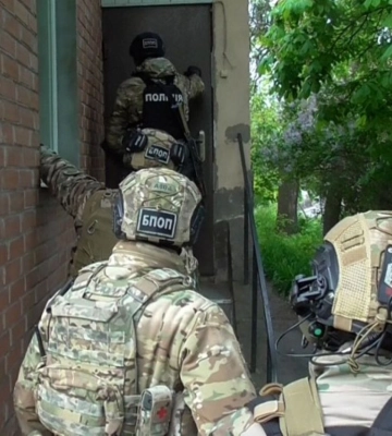 Розбійні напади та вимагання грошей: підозрюють п’ятьох полтавців