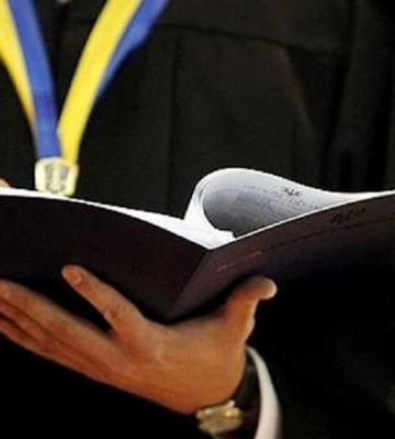 Львів&#039;янку судили за секс на тролейбусній зупинці: партнера навіть не викликали на засідання