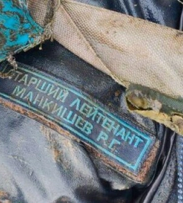 Труп пілота російського гелікоптера виявили на березі Київського водосховища. ФОТО 18+