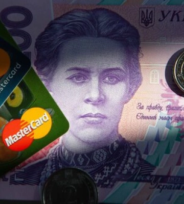 Банки знову блокуватимуть рахунки українців за борги