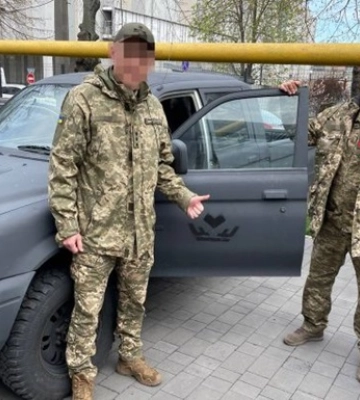 Волонтеры передали транспорт новому подразделению ВСУ