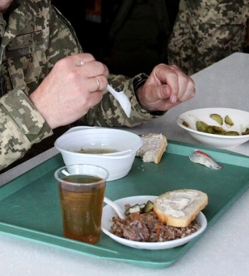 Шмигаль пообіцяв, що закупівля продуктів харчування для військових ЗСУ стане прозорою