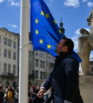 У Львові мер одного з найбільших міст Хорватії урочисто підняв прапор ЄС перед міською радою